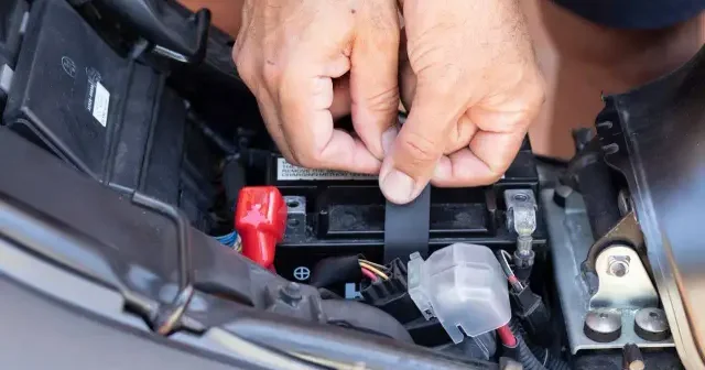 Manajemen Jantung Elektrik: Pemeliharaan Aki Komponen Vital Motor Injeksi